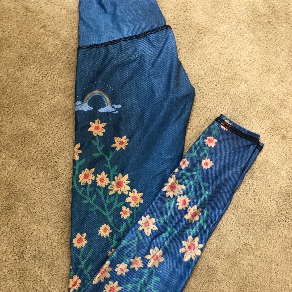 XS teeki leggings. Great condition.